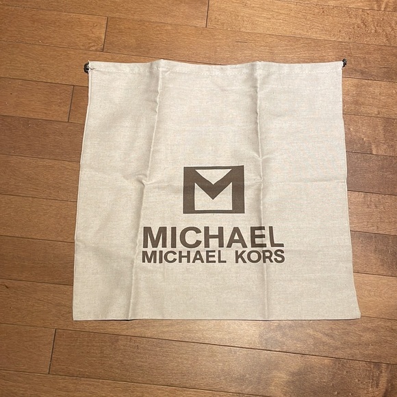 MK black purse. A little used on inside (pic) otherwise in great condition. - Picture 7 of 7